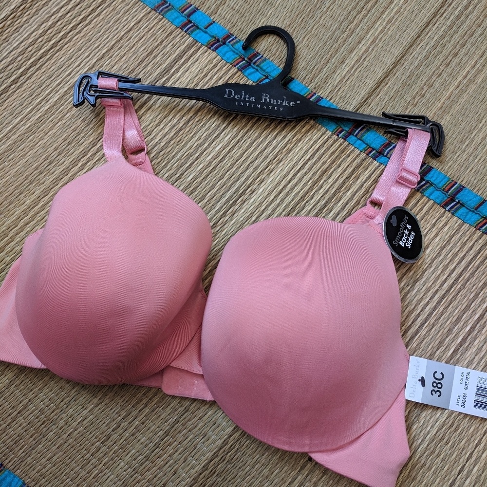 Delta Burke smoothing underwire bra